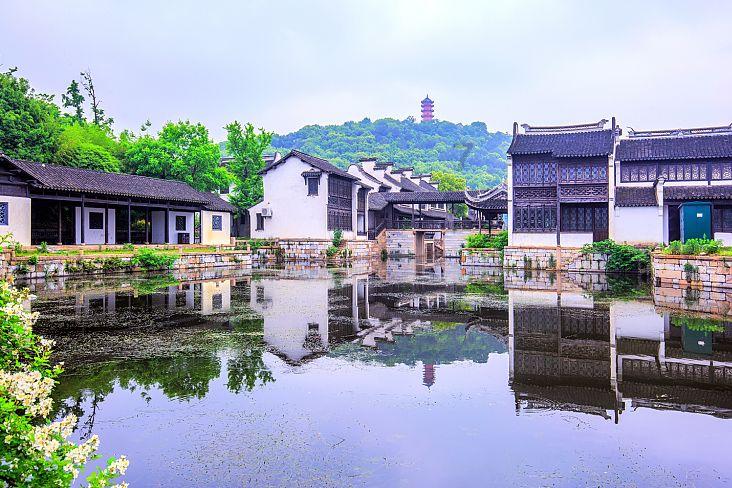 深入了解天门市凹凸教育和明德教育哪个好,汲取知识享受乐趣